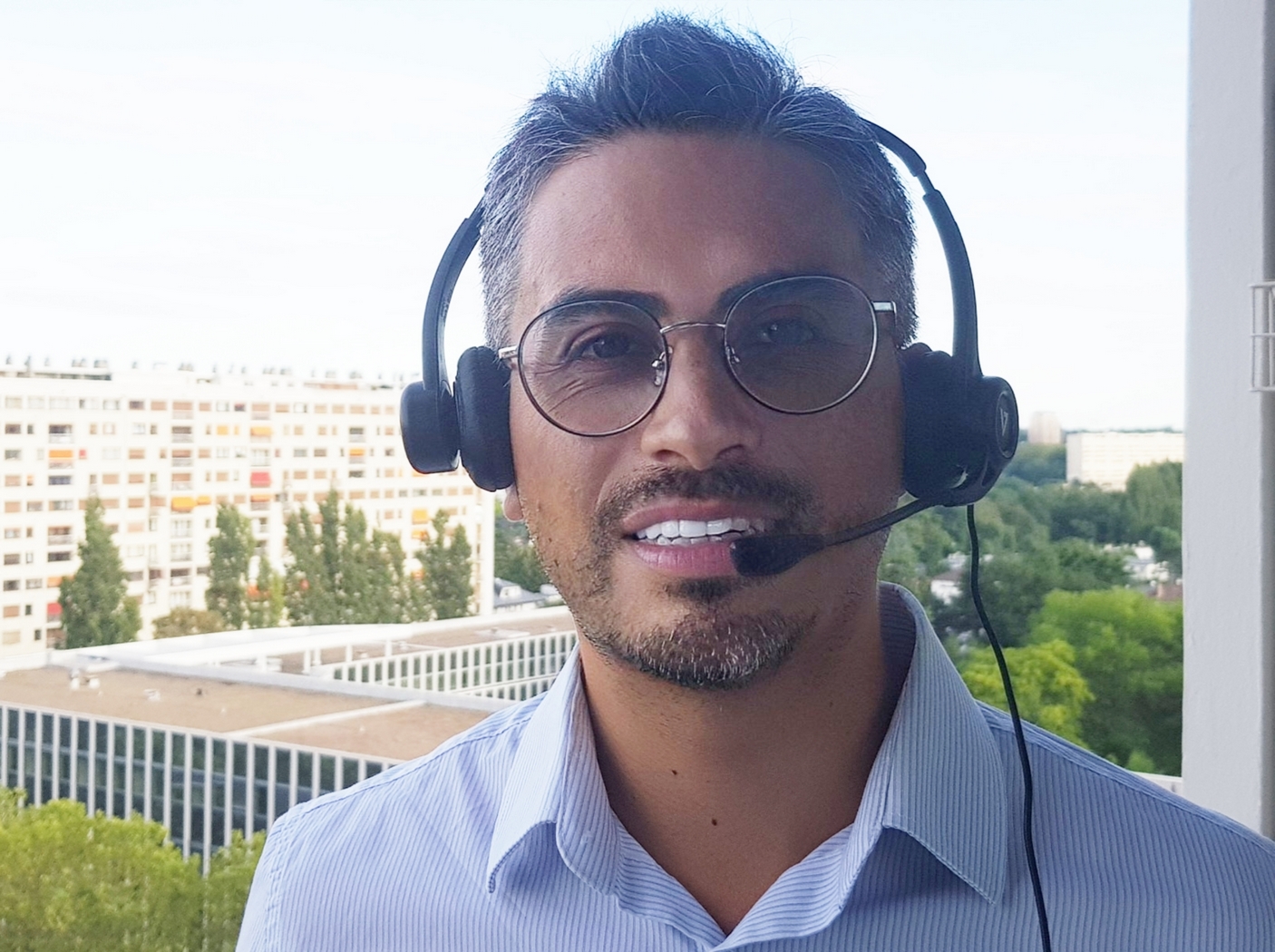 english-spanish-phone-interpreters-over-the-phone-interpreting-services