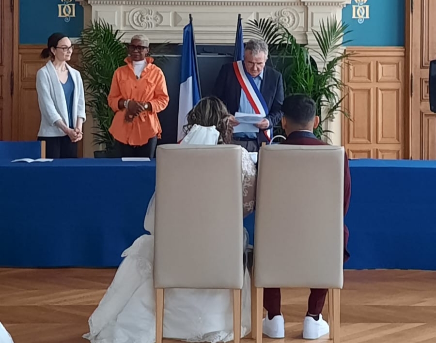 Interprétariat au mariage : le traducteur assermenté traduit la cérémonie