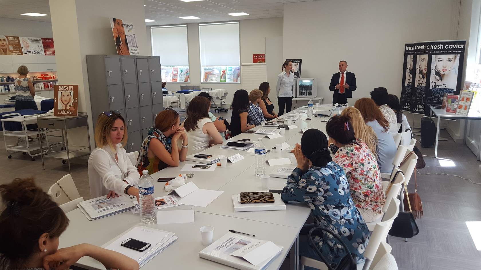 Interpr&egrave;te de conf&eacute;rence anglais&ndash;fran&ccedil;ais lors d&rsquo;un atelier &agrave; la convention internationale Ericson Laboratoire &agrave; Paris